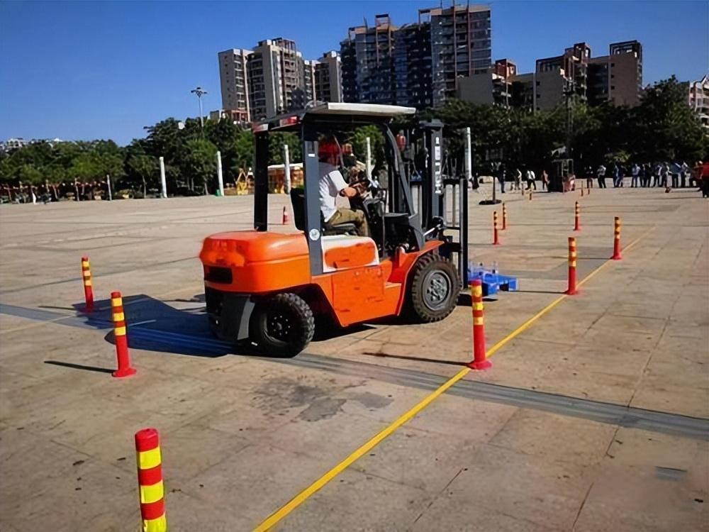 叉车证怎么考要多少钱多久拿证（考叉车证）